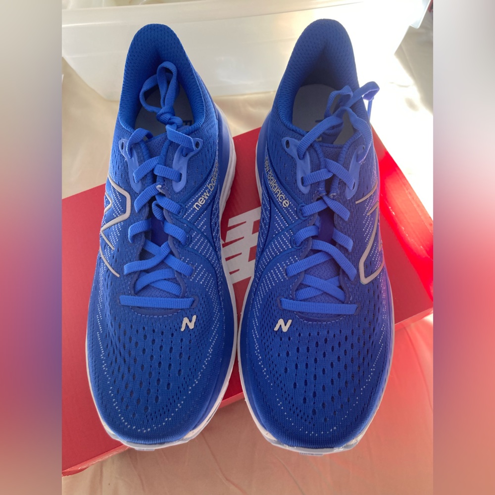 New Balance Womens size 8 1/2 860 V13